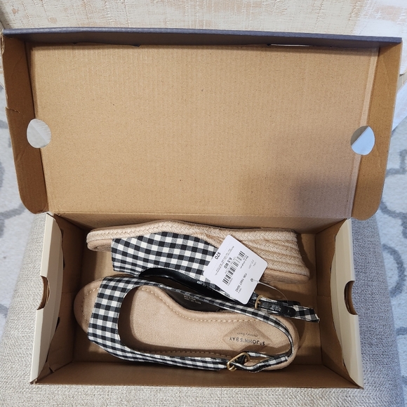 St. John's bay black wedges. Size 6.5 W. - Picture 6 of 8